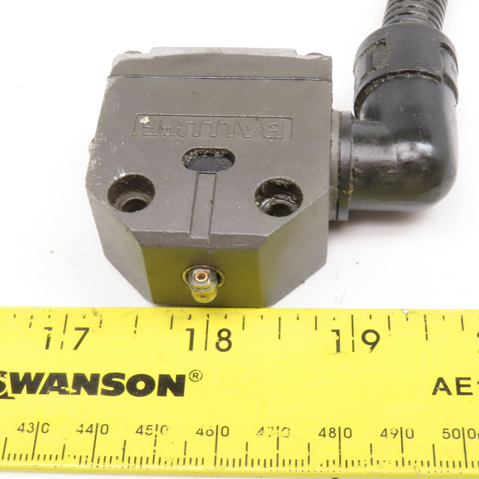 Balluff BNS 819-100-R-11 Roller Plunger Single Position Limit Switch