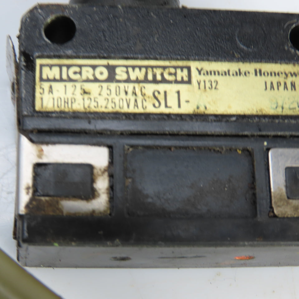 Yamatake SL1-A Roller Limit Switch 5-125A 250VAC Lot Of 5