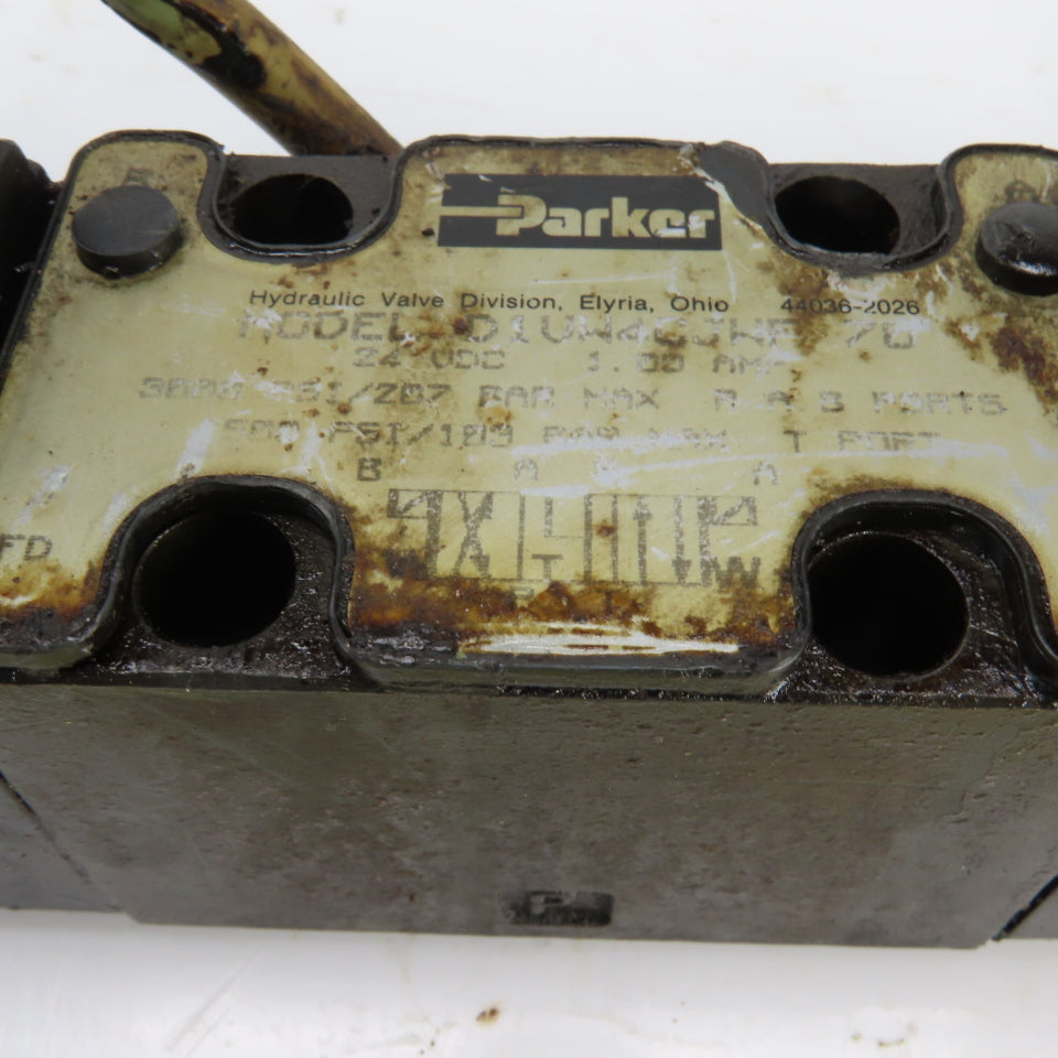 Parker D1VW4 Double Solenoid Operated Hydraulic Directional Control Valve 24VDC