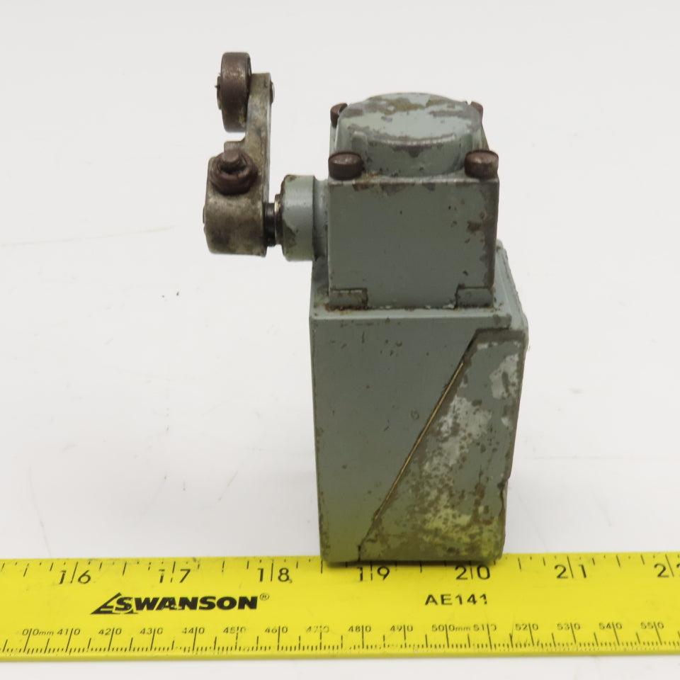 Allen Bradley 802T-H1P Oil Tight Limit Switch 600V Roller Rocker Cam