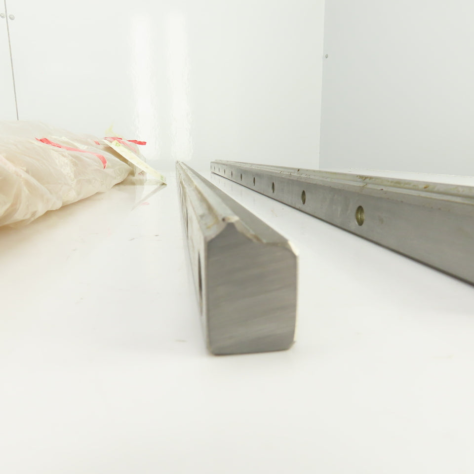 THK 3HR3065UU+830LSP Linear Guide Rails 830mm L x 18mm W x 27mm H Lot Of 2