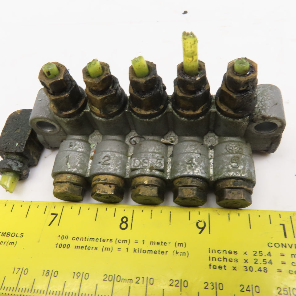 DS-5 5 Port Piston Lubricator Manifold 90° Lot Of 3