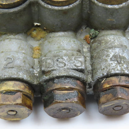DS-5 2 Section 5 Port Piston Lubricator Manifold 90°