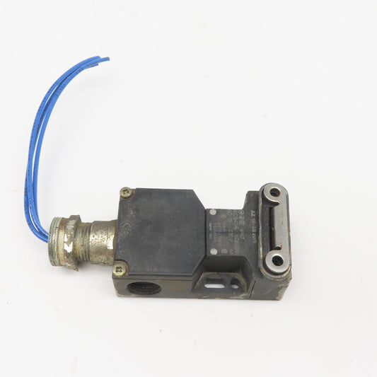 Schmersal AZ 16-02 zvrk 230V 15A Safety Gate Door Guard Interlock Switch W/ Key