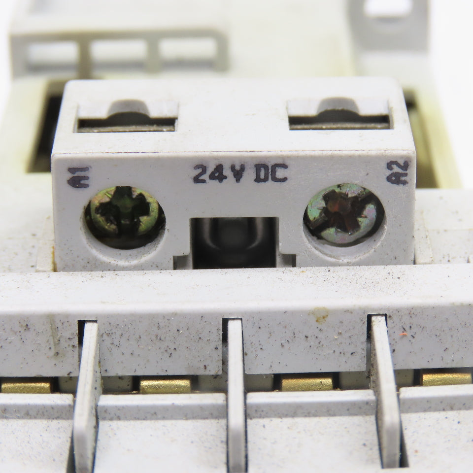Allen Bradley 700-CF400Z 100-F N/O Contactor 600V 25A 3Ph W/ Aux. 100-F 24VDC