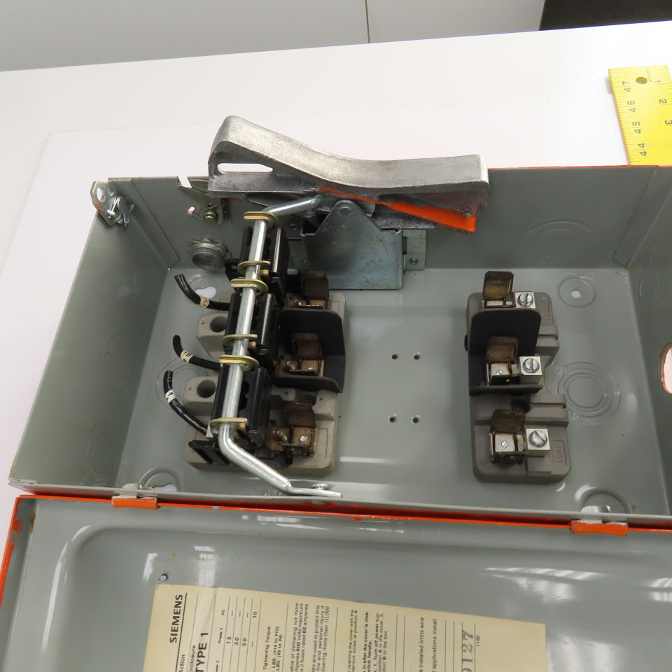 Siemens NF-352 Heavy Duty 60A 600VAC Fusible Enclosed Switch Vacu-Break 3PH