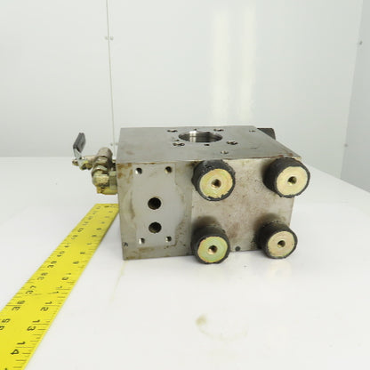 ST-KONE1STUS 68F2 8 Port Steel Hydraulic Manifold 1-3/16x1-3/8" Ports W/Booster