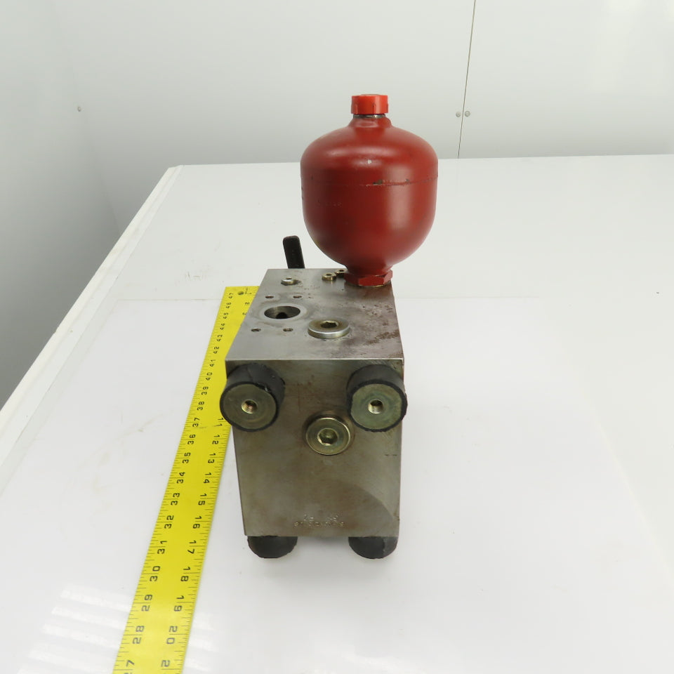 ST-KONE1STUS 68F2 8 Port Steel Hydraulic Manifold 1-3/16x1-3/8" Ports W/Booster