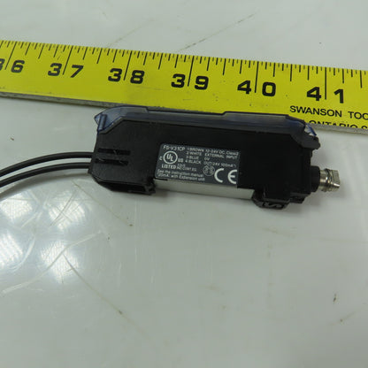 Keyence FS-V31CP Sensor Amplifier Fiber Optic Sensor W/Optic Sensors Damaged