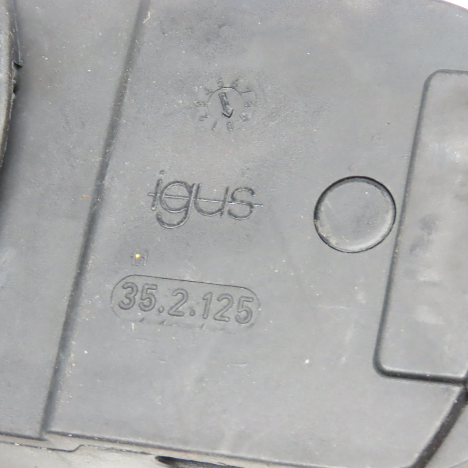 Igus 35.2.125 3-1/2" x 2" Feed Thru Wireway Energy Drag Chain W/ Anchors 50" OAL