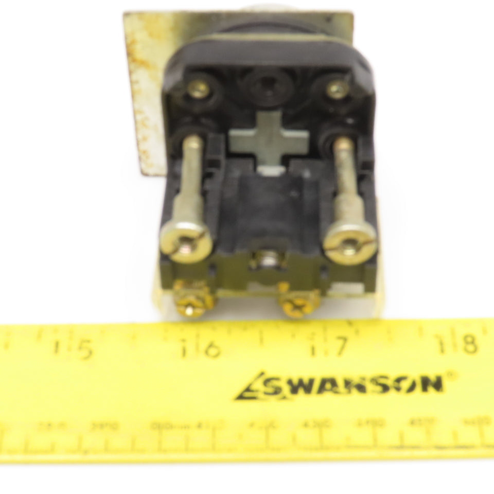 Allen Bradley 800T-AT 600V Push Button Switch Green