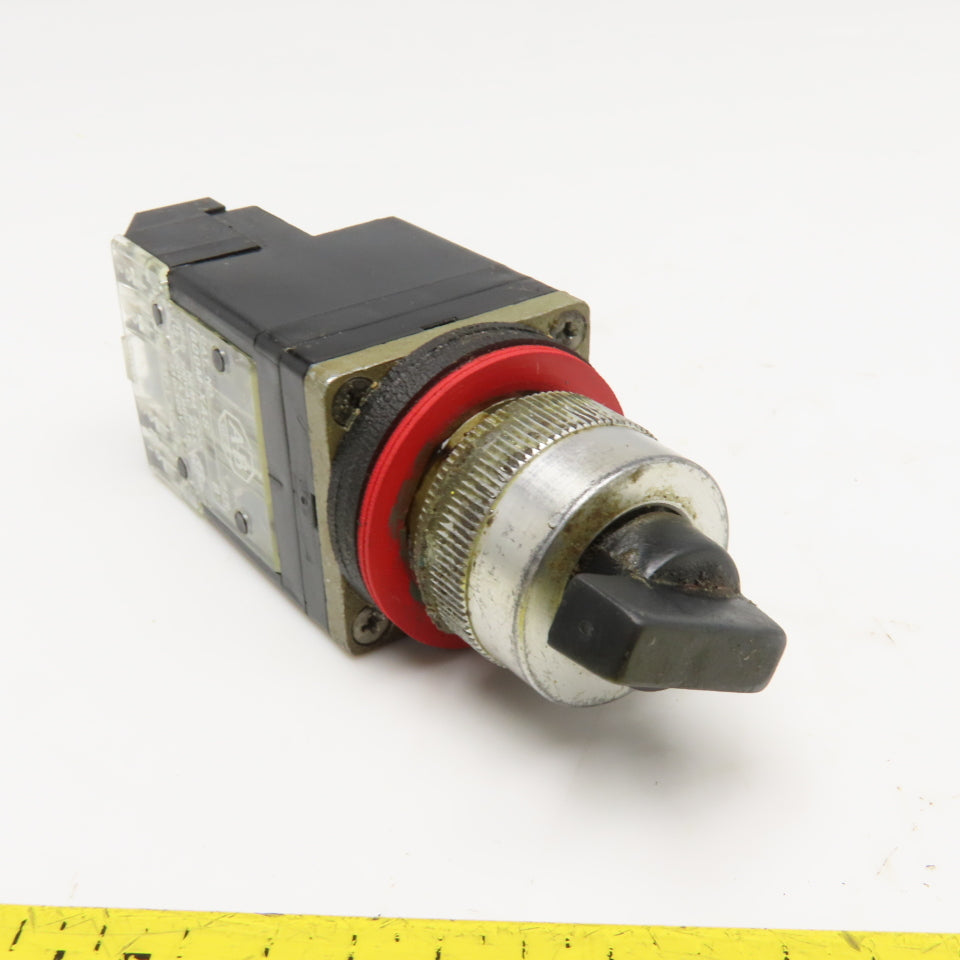 Allen Bradley 800M-XAS 300V 3 Position Selector Switch