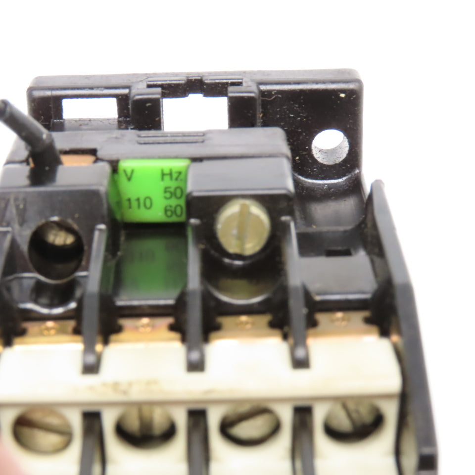 Siemens 3TH82620A Contactor Relay 600V 6NO 2NC Contacts 110/120V Coil