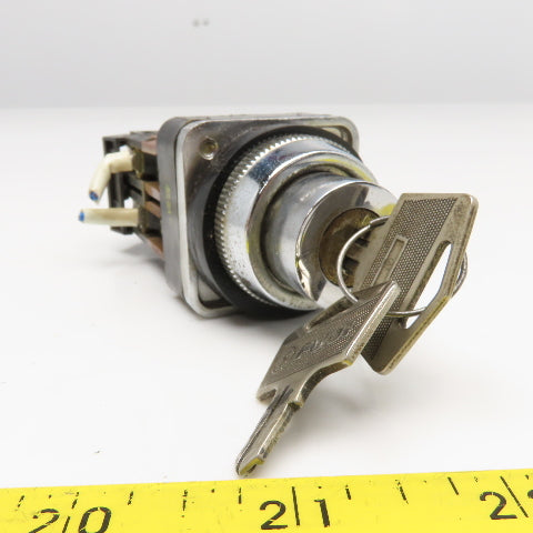 Fuji Electric AH30-ICA012 3 Position Keyed Selector Switch 600VAC