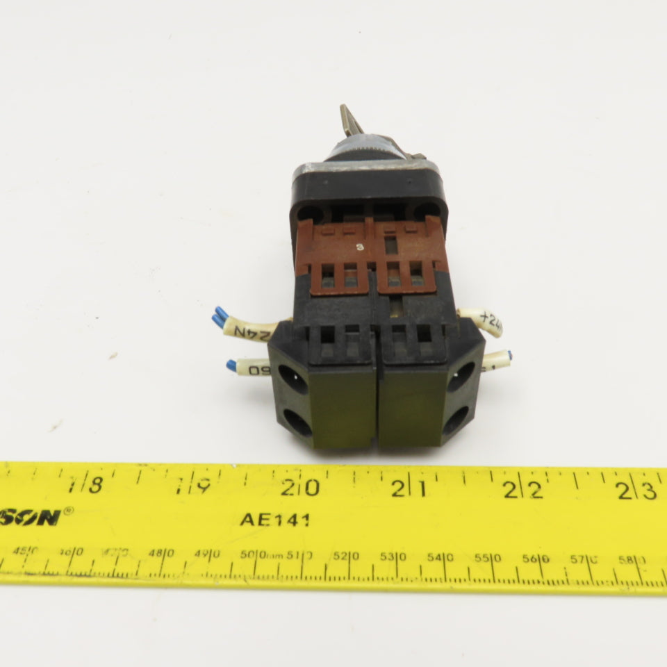 Fuji Electric AH30-ICA012 3 Position Keyed Selector Switch 600VAC