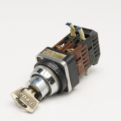 Fuji Electric AH30-ICA012 3 Position Keyed Selector Switch 600VAC