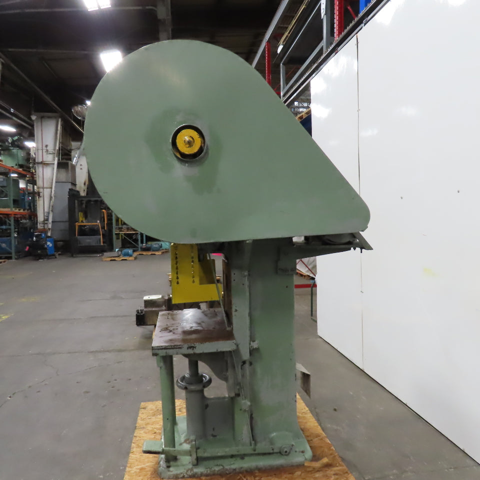 Advance Machine Model 24 Adjustable Bed Horn Die 5-1/2" Stroke 2Hp 208/440V