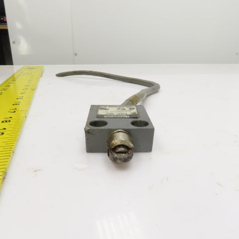 Honeywell 914CE2-33N37 Micro Roller Plunger Limit Switch