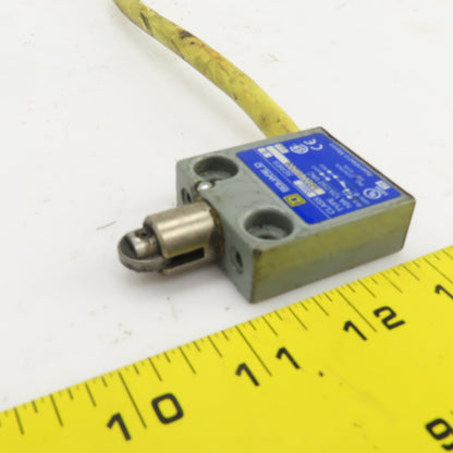 Square D MS02S0206 Class 9007 120/250VAC Roller Plunger Limit Switch