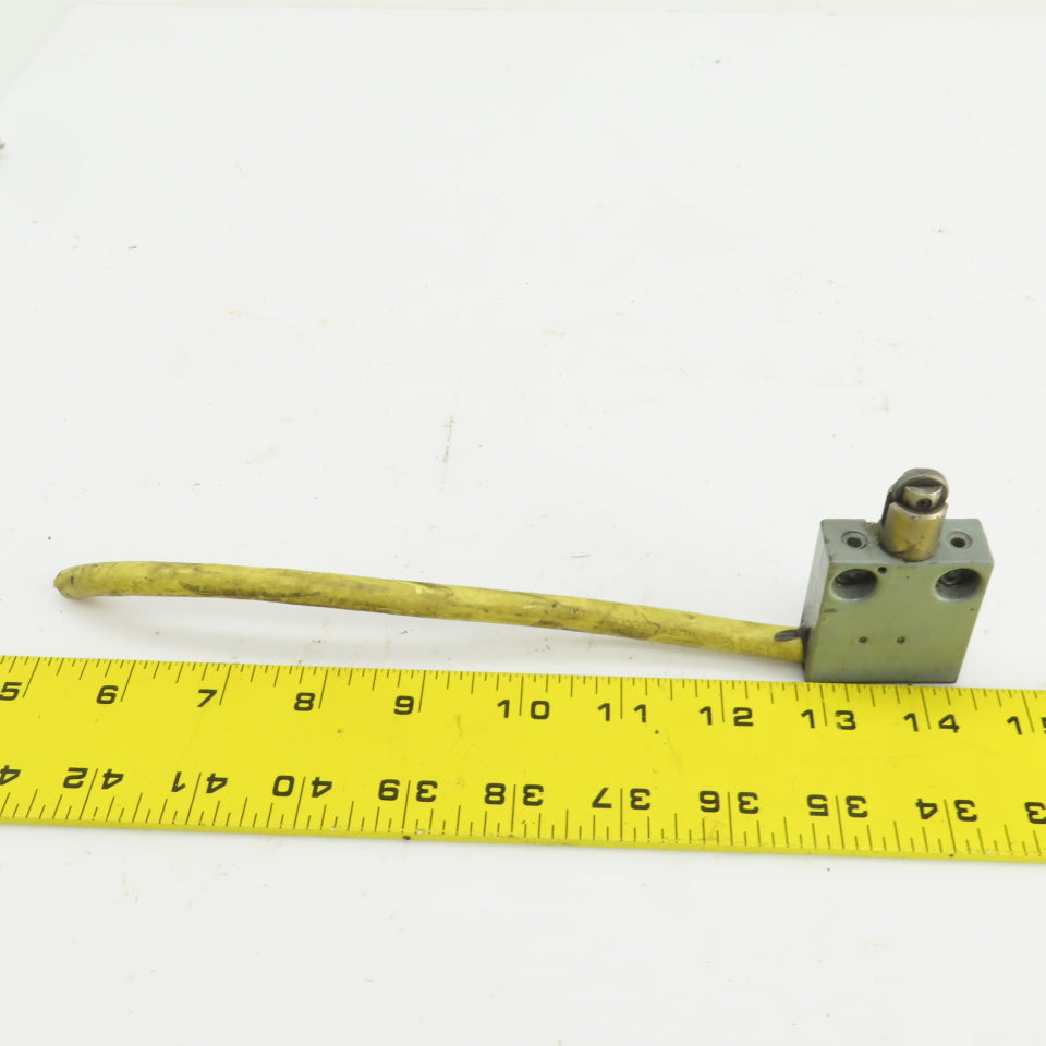 Square D MS02S0206 Class 9007 120/250VAC Roller Plunger Limit Switch