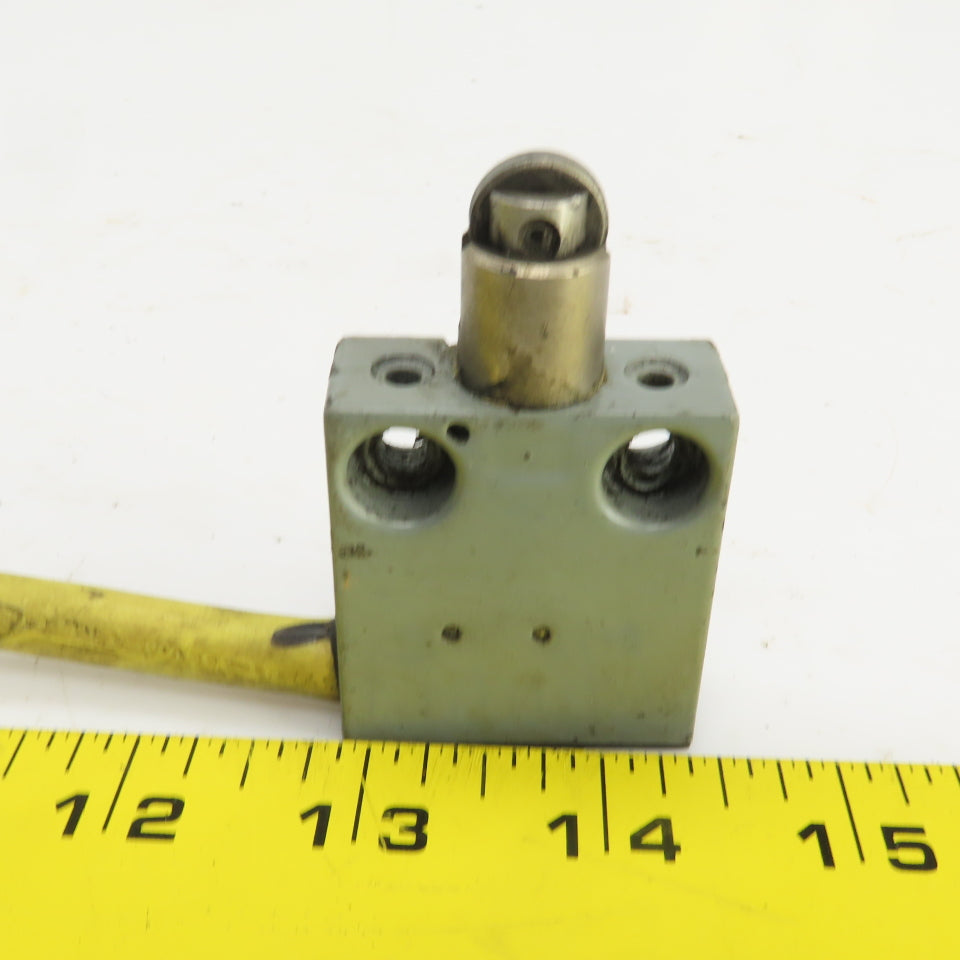 Square D MS02S0206 Class 9007 120/250VAC Roller Plunger Limit Switch