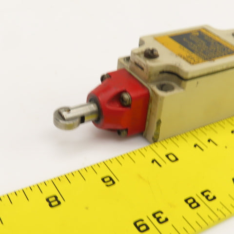 Omron DB4 Roller Plunger Limit Switch 500V