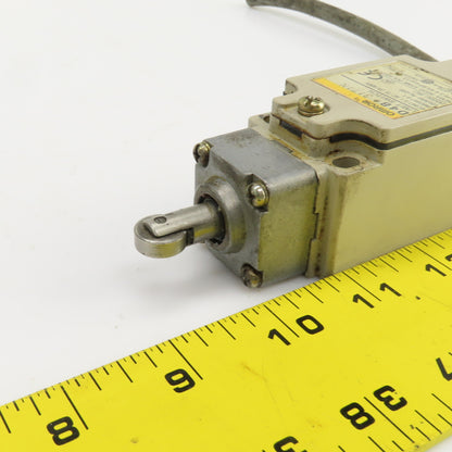 Omron DB4-3171N Roller Plunger Limit Switch 400V