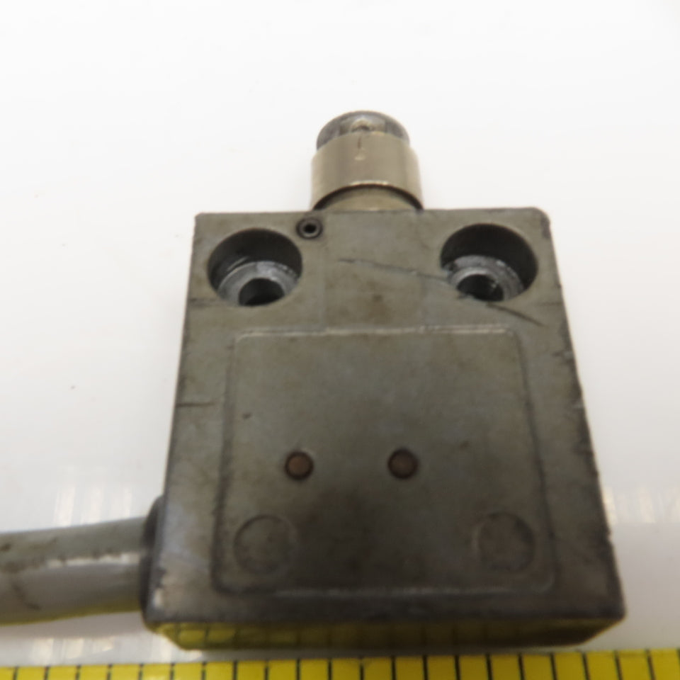 Honeywell 914CE2-6A Limit Switch 300V Roller Plunger Limit Switch