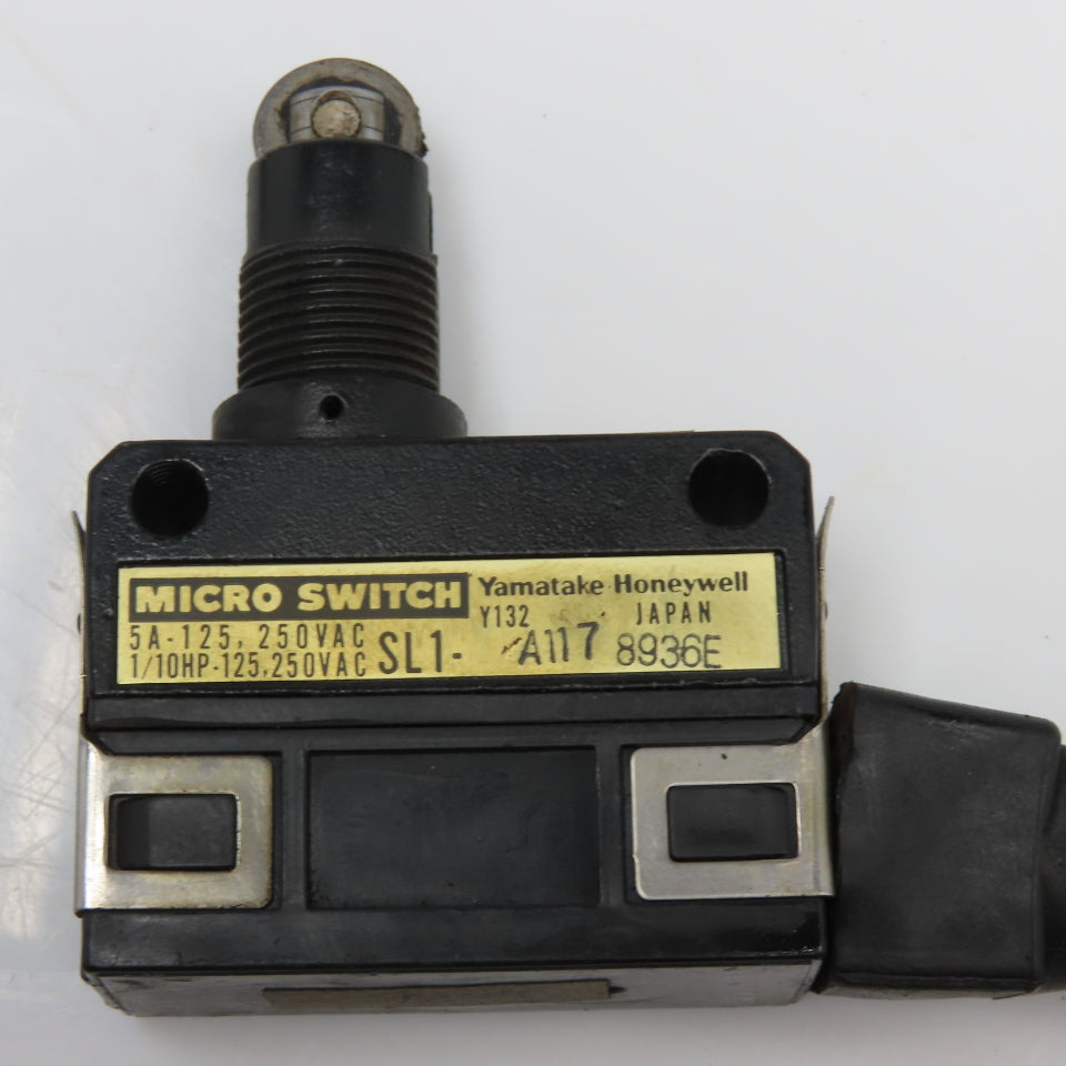 Yamatake SL1-A117 250VAC 1/10Hp Roller Plunger Limit Switch