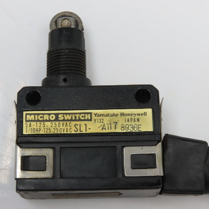 Yamatake SL1-A117 250VAC 1/10Hp Roller Plunger Limit Switch