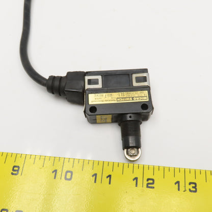 Yamatake SL1-A117 250VAC 1/10Hp Roller Plunger Limit Switch