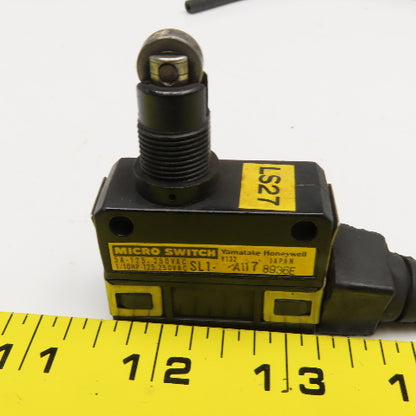 Yamatake SL1-A117 250VAC 1/10Hp Roller Plunger Limit Switch
