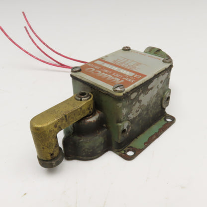 Namco EA08021100 600VAC 250VDC Snap Lock Limit Switch