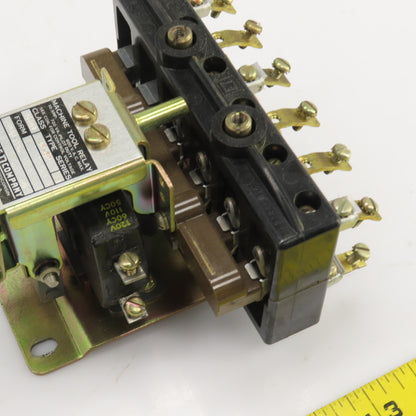 Square D A0-60 Class 8501 Ser B Machine Tool Relay 120V Coil 60 HZ 600V 10A