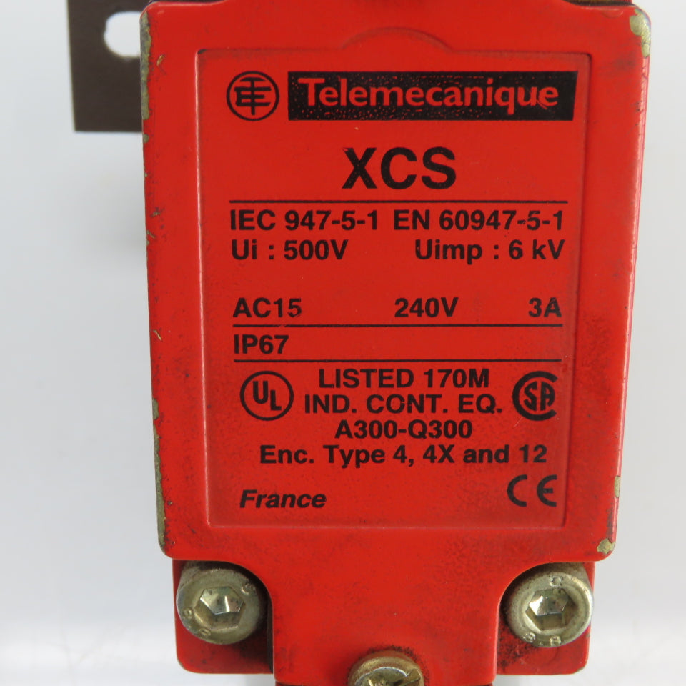 Telemecanique XCS Safety Interlock Limit Switch W/Key & Mounting Bracket 240V