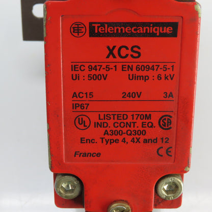 Telemecanique XCS Safety Interlock Limit Switch W/Key & Mounting Bracket 240V