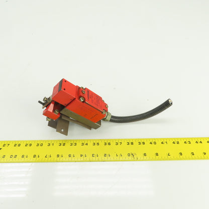 Telemecanique XCS Safety Interlock Limit Switch W/Key & Mounting Bracket 240V