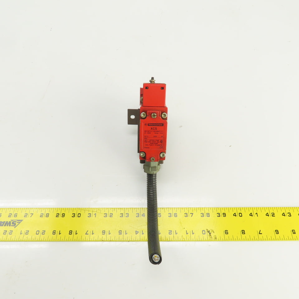 Telemecanique XCS Safety Interlock Limit Switch W/Key & Mounting Bracket 240V