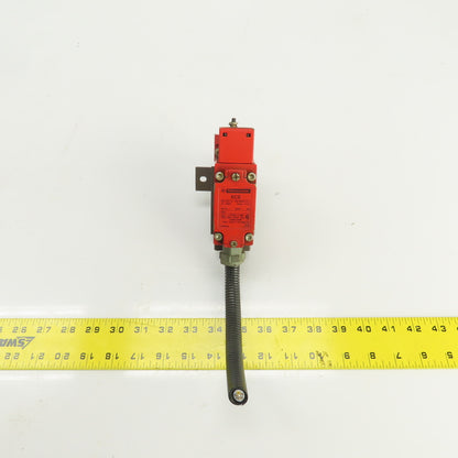 Telemecanique XCS Safety Interlock Limit Switch W/Key & Mounting Bracket 240V