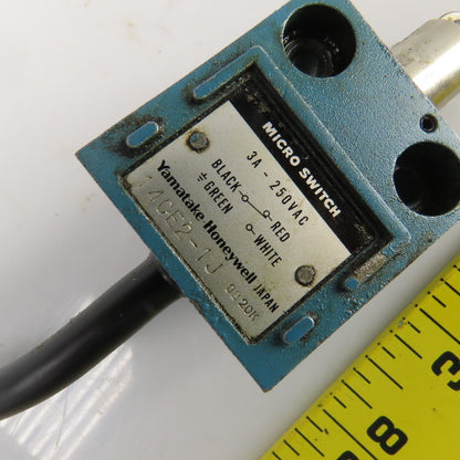 Yamatake Honeywell 14CE2-1J Roller Plunger Limit Switch 3A 250VAC