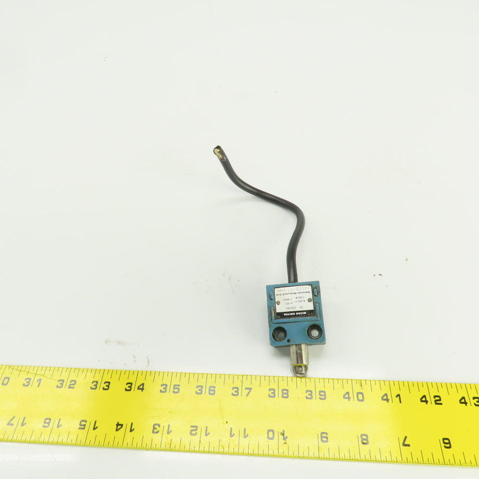 Yamatake Honeywell 14CE2-1J Roller Plunger Limit Switch 3A 250VAC