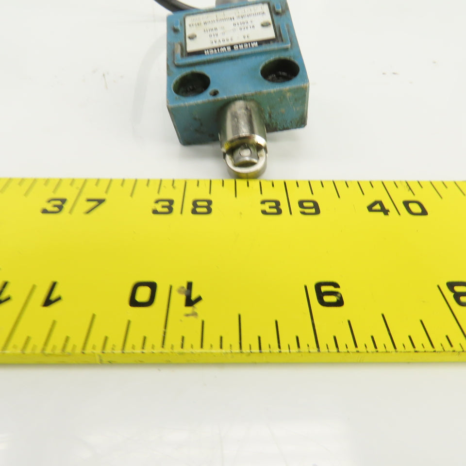 Yamatake Honeywell 14CE2-1J Roller Plunger Limit Switch 3A 250VAC