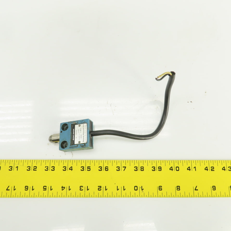 Yamatake Honeywell 14CE2-1J Roller Plunger Limit Switch 3A 250VAC