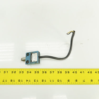 Yamatake Honeywell 14CE2-1J Roller Plunger Limit Switch 3A 250VAC