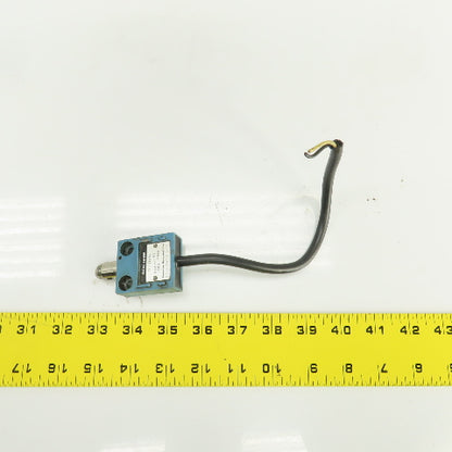 Yamatake Honeywell 14CE2-1J Roller Plunger Limit Switch 3A 250VAC