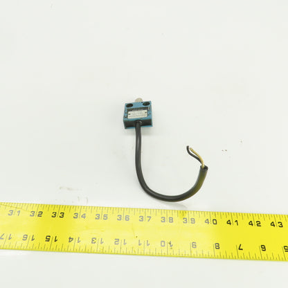 Yamatake Honeywell 14CE2-1J Roller Plunger Limit Switch 3A 250VAC