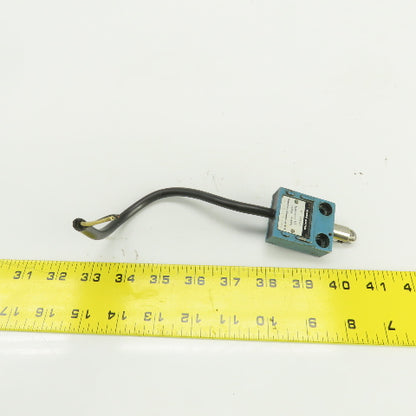 Yamatake Honeywell 14CE2-1J Roller Plunger Limit Switch 3A 250VAC