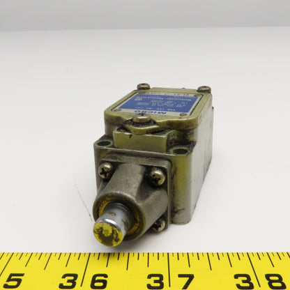 Yamatake Honeywell 2LS1-J Push Button Limit Switch 480VAC 250VDC