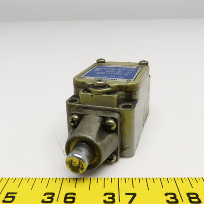 Yamatake Honeywell 2LS1-J Push Button Limit Switch 480VAC 250VDC