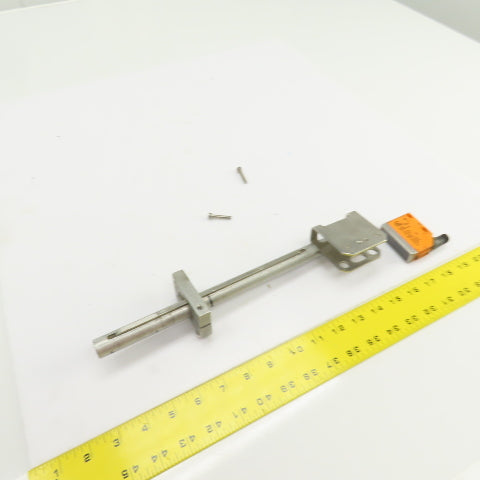 IFM O5P201 O5P-HPKG/US100 Retro-Reflective Sensor 10-36VDC W/Adjustable Mount